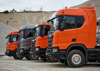 Более 200 единиц дорожно-строительной техники и грузовых автомобилей