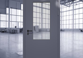 Технические однопольные двери с остеклением до 25%