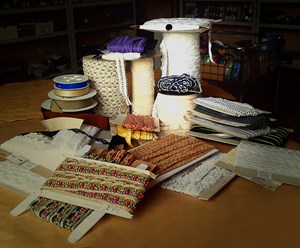 Тесьма, ленты, кружево.