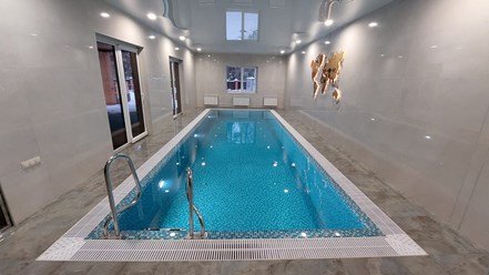 Новый объект от нашей компании - очень красивый частный бассейн в Подмосковье. Размер бассейна 8 х 3,5 метра. Глубина от 1.40м до 1,80 в глубокой зоне.