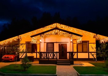 Мы можем украсить дом гирляндами Челябинск.