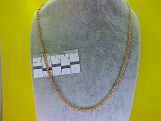 У нас можно приобрести ювелирные украшения по привлекательной цене. Стоимость от 2000 рублей за грамм