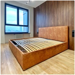 Кровать в стиле Лофт с мягким изголовьем на ножках. Изготовление на заказ. Мебельная фабрика Марко Софа изготавливает на заказ мягкую мебель по своим каталогам, проектам/фото