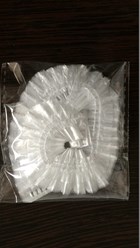 Шапочка для душа из ПНД в индивидуальной упаковке.