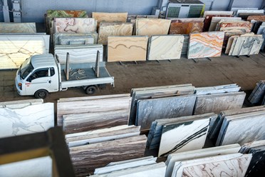 Склад Magmastones - более 50000 м2 камня в наличии.