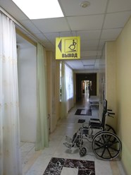 Вход в главный корпус для пациентов на колясках