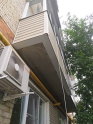 Пример отделки балкона сайдингом и подшивка плиты. Балкон второго этажа.