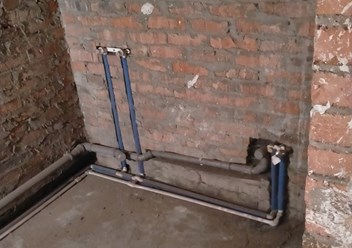 Монтаж водопровода и канализации в стройварианте