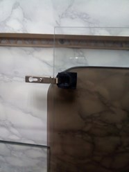 Высверлили отверстия в стекле, под петли