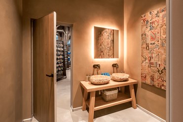 Уборочная для клиентов в магазине BALLISTICA