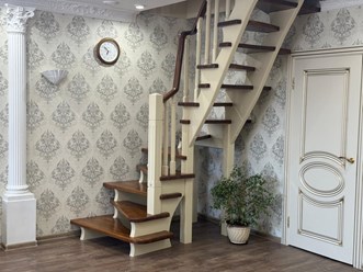 Лестница деревянная для дома