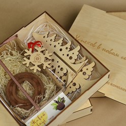 Новый Год 2018. Эко-сувениры с логотипом. Подарочный набор в деревянной коробке с индивидуальным наполнением.