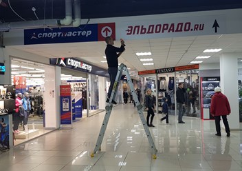 Монтаж рекламной панели для Эльдорадо