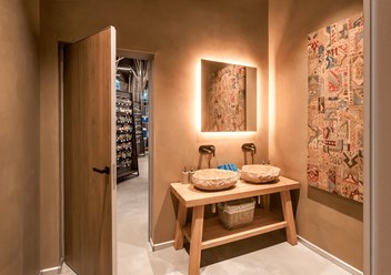 Уборочная для клиентов в магазине BALLISTICA