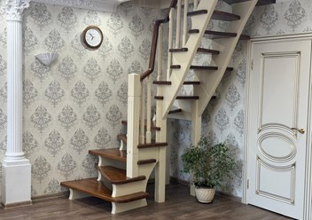 Лестница деревянная для дома