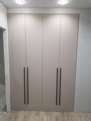 Распашной шкаф
каркас ЛДСП EGGER
фасады МДФ пленка ПВХ
фурнитура МакМарт