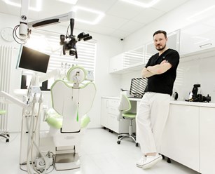 А.В. Романцов, главврач, стоматолог-ортопед, хирург-имплантолог