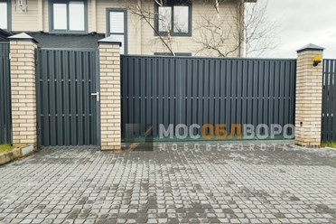 Ворота с евроштакетником