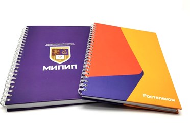 Блокноты А5 премиум с обтяжкой обложки на пружине.