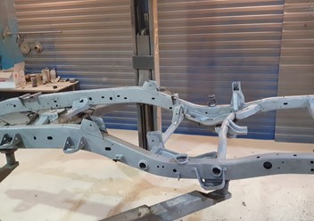 Фото компании ООО Ремонт рамы внедорожника 3