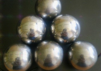 ООО Вега-С продает шарики (тела качения) по ГОСТ 3722-81 из стали ШХ-15 от 1.0 мм до 152.4 мм/ а также из нержавеющих сталей 95Х18 сталей  12Х18Н10Т
 Шарики от производителя в наличии и под заказ.