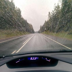 Нанесение антидождя