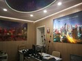 В нашем офисе вы можете посмотреть вживую образцы картин из тканевого полотна, настенные фрески, рулонные шторы, натяжной потолок "Звездное небо".