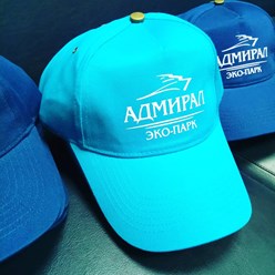 печать на бейсболках