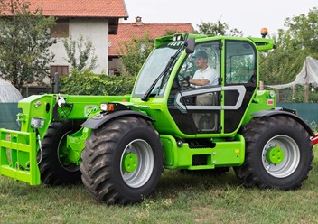 Фото компании  Телескопические погрузчики Telehandler 1