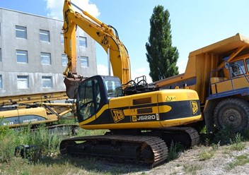 Предлагаю в аренду гусеничный экскаватор JCB 220, ковш 1.2  м3, есть гидромолот, также есть возможность работы на болотных гусеницах, опытный русский машинист. Жду звонка 8-991-6747340Мария.
