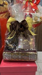 подарочный набор из конфет и шоколада