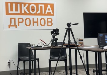 Прокачиваем навык пилотирования на маленьком тинивупе в помещении