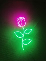 Неоновая вывеска "Роза" никогда не завянет и не погибнет, поэтому станет отличной альтернативой обычным розам. Ее можно преподнести в подарок маме или любимой девушке.