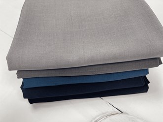 Костюмная ткань Мэрил
Ширина : 150см.
 Плотность : 210 гр.
Состав : 96 % п/э , 4 % спандекс 
Назначение:деловой костюм,костюм,брюки , верхняя одежда, платье, шорты, школьная форма