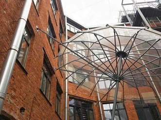 Гигантский зонт в Санкт-Петербурге