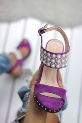 Женские босоножки