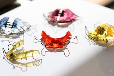 Лечение прикуса детям пластинками