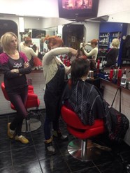 Обучение женским стрижкам, на курсах парикмахеров в учебном центре Asta-La-vista.