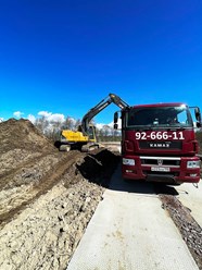Услуги по вывозу грунта с использованием экскаватора Volvo и самосвала КАМАЗ. Земляные работы и транспортировка грунта на объектах в СПб и Ленобласти.
