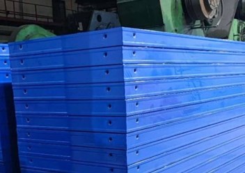 Опалубка, щит лиейный, щит универсальный, щит опалубки в ассортименте, Опалубкамаркетстрой колонн, Опалубкамаркетстрой лифтовых шахт на распалубочных углах, пластиковые закладные в бетон, захват