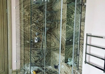 Остекление душевой кабины 
Закаленное стекло 8мм