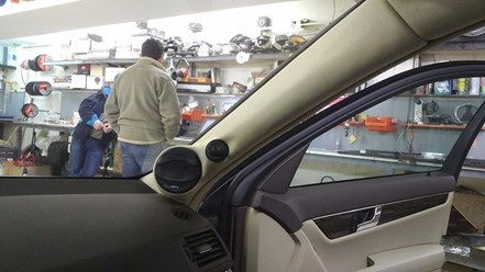 Изготовление подиума под акустику в стойку mercedes 204