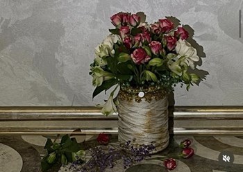 Букеты на заказ , цветы+ваза, поднос+открытка +упаковка подарка ручной работы
+79067340220