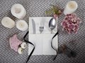 Описание: конверт для приборов на четыре отделения
Размеры: 20 *23 см.
Ткань: Duck 65% хлопок и 35% полиэстер, плотность 215 гр. С тефлоновой пропиткой. 
Способ брендирования: вышивка
