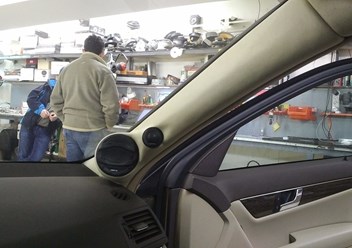 Изготовление подиума под акустику в стойку mercedes 204