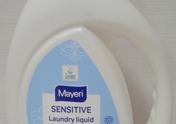 Mayeri SENSITIVE Гель для стирки— это высокоэффективный и мягкий стиральный гель, разработанный специально для людей с чувствительной кожей.