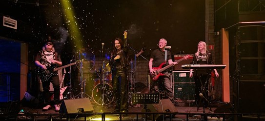 На съемке фильма "Жизнь в стиле Рок"