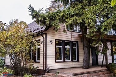 Вспененный сайдинг
Лакокрасочное покрытие панелей сайдинга нанесено по новой уникальной технологии, позволяющей в точности передать текстуру натурального дерева. Посмотреть образцы 89501854545