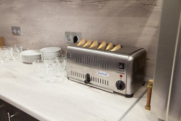 Тостер на кухне