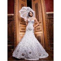 Ажурные зонты, фата, подвязки, чулки, кринолины, туфли, сапоги и белье для невесты